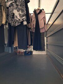 alt="trasportocapiappesi,spedizioneshowroom,shooting,edsitasrls"